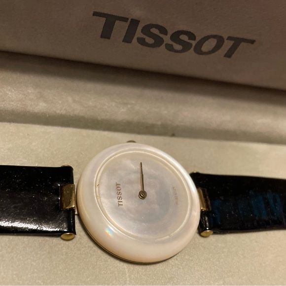 NWT Vintage Tissot Mother of Pearl RockWatch R150 - Black Leather Watch - Picture 5 of 11